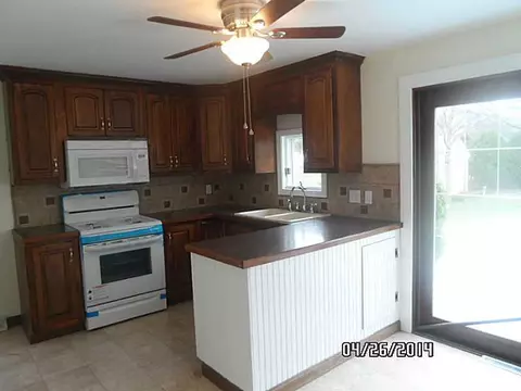 587 Grandview Ave, Woonsocket, RI 02895 photo 3