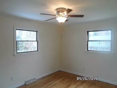 587 Grandview Ave, Woonsocket, RI 02895 photo 10