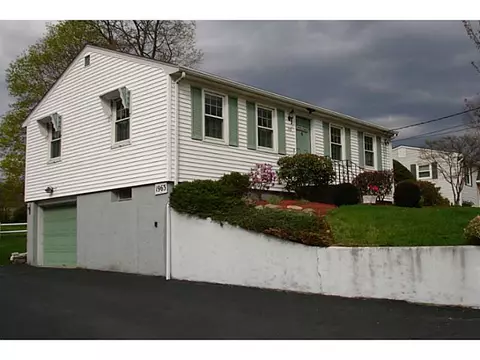 142 Manila Ave, Woonsocket, RI 02895 photo 9