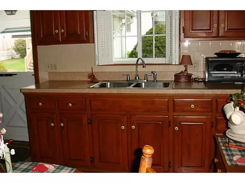 142 Manila Ave, Woonsocket, RI 02895 photo 5