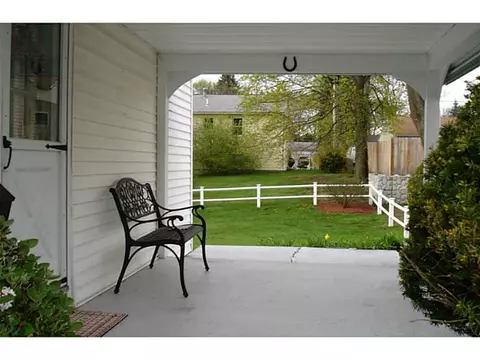 142 Manila Ave, Woonsocket, RI 02895 photo 8