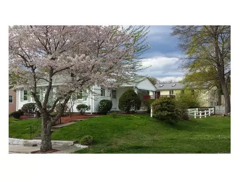 142 Manila Ave, Woonsocket, RI 02895 photo 2