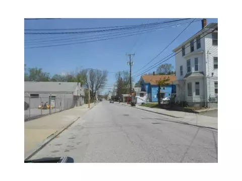 406 Front St, Woonsocket, RI 02895 photo 4