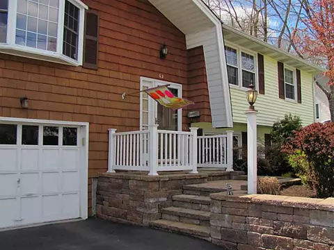 62 Marian Ln, Woonsocket, RI 02895 photo 3