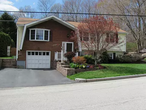 62 Marian Ln, Woonsocket, RI 02895 photo 1