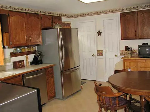 62 Marian Ln, Woonsocket, RI 02895 photo 12