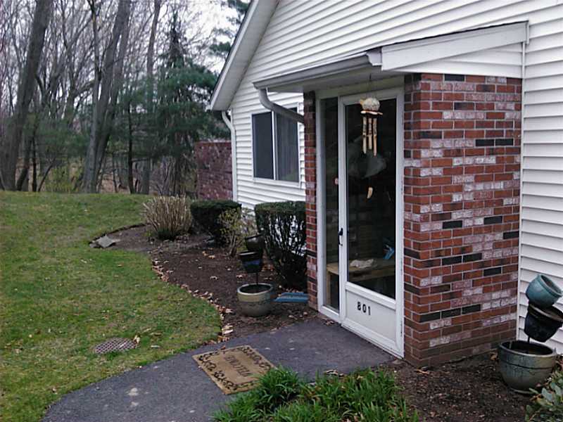 801 Williamsburg Cir, Warwick, RI 02886 photo 2