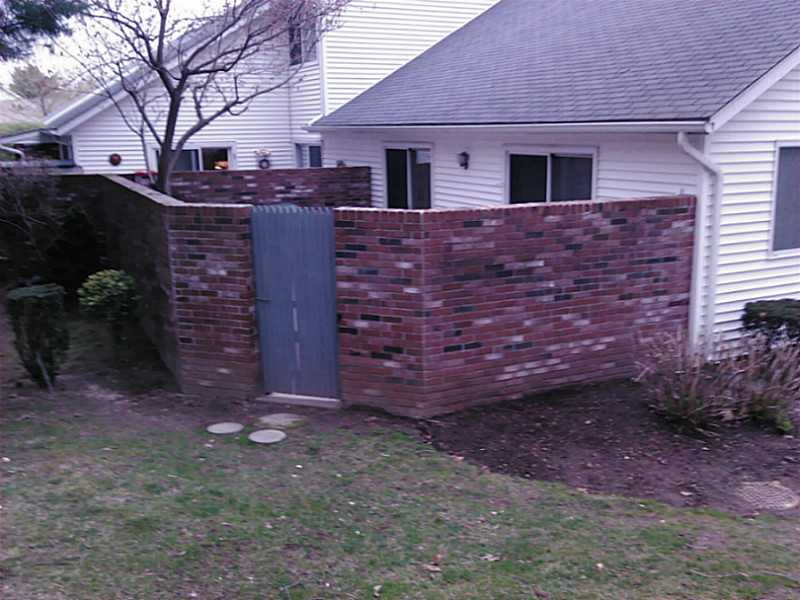 801 Williamsburg Cir, Warwick, RI 02886 photo 5
