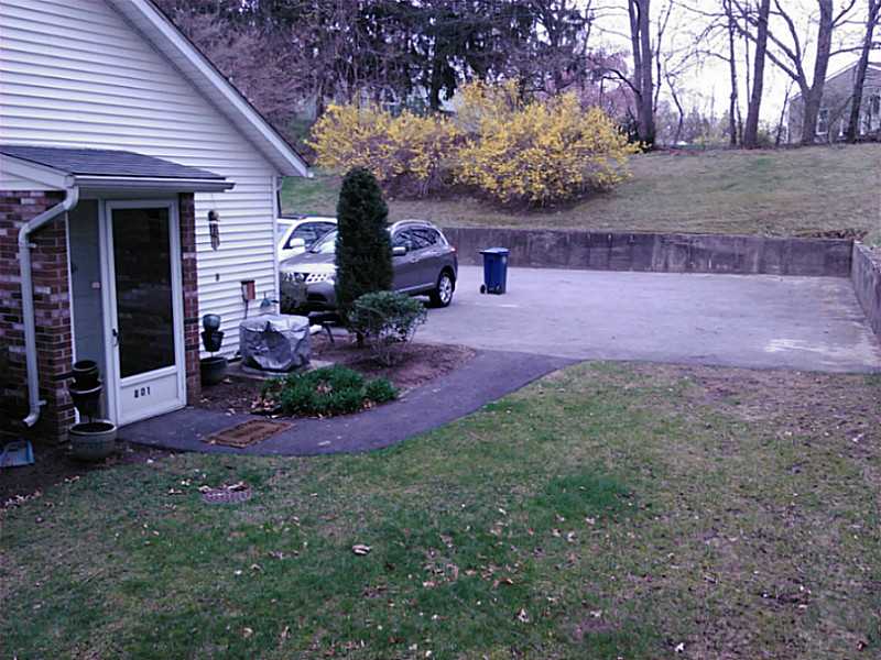 801 Williamsburg Cir, Warwick, RI 02886 photo 4