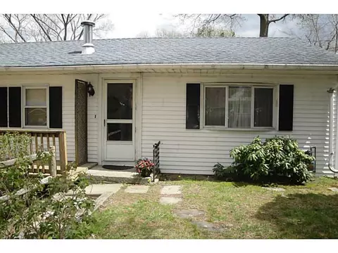 29 Claris St, Warwick, RI 02889 photo 3