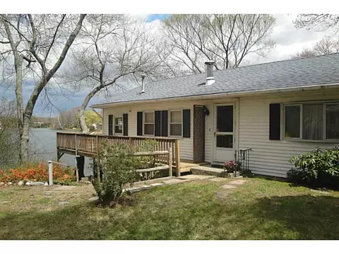 29 Claris St, Warwick, RI 02889 photo 2