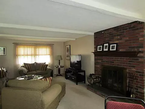 47 Taplow St, Warwick, RI 02889 photo 4