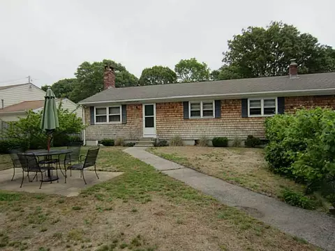 47 Taplow St, Warwick, RI 02889 photo 2
