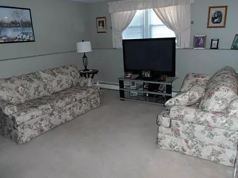16 Marian Ln, Woonsocket, RI 02895 photo 7