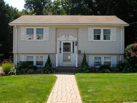 16 Marian Ln, Woonsocket, RI 02895 photo 1