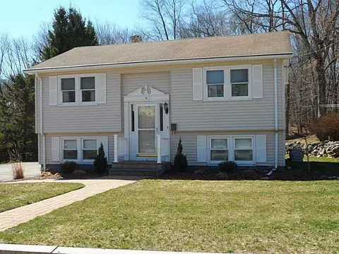 16 Marian Ln, Woonsocket, RI 02895 photo 11