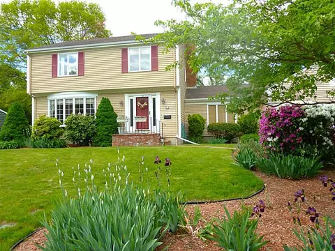 9 Pine Ave, Barrington, RI 02806 photo 1