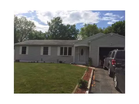 584 Walnut Hill Rd, Woonsocket, RI 02895 photo 1