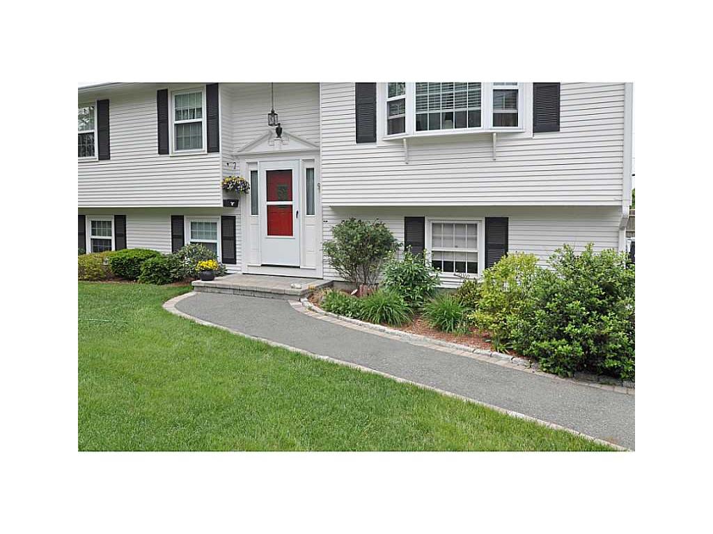 9 Lewis St, Warwick, RI 02886 photo 2