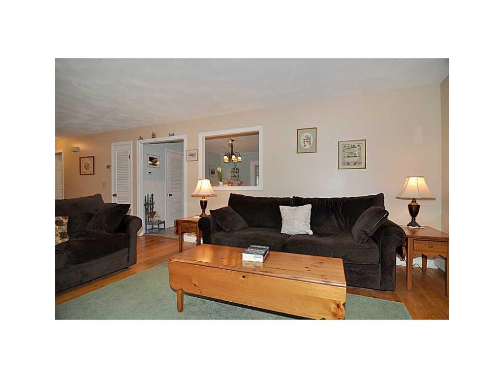 9 Lewis St, Warwick, RI 02886 photo 3