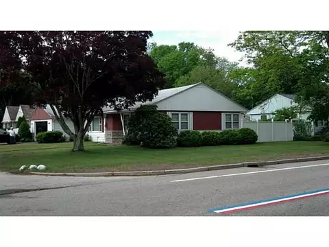 3 Anderson Ave, Warwick, RI 02888 photo 2