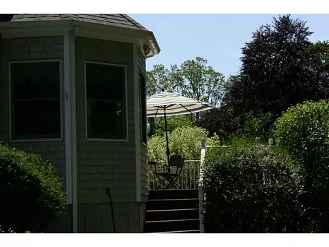 5 Jacobs Point Rd, Warren, RI 02885 photo 4