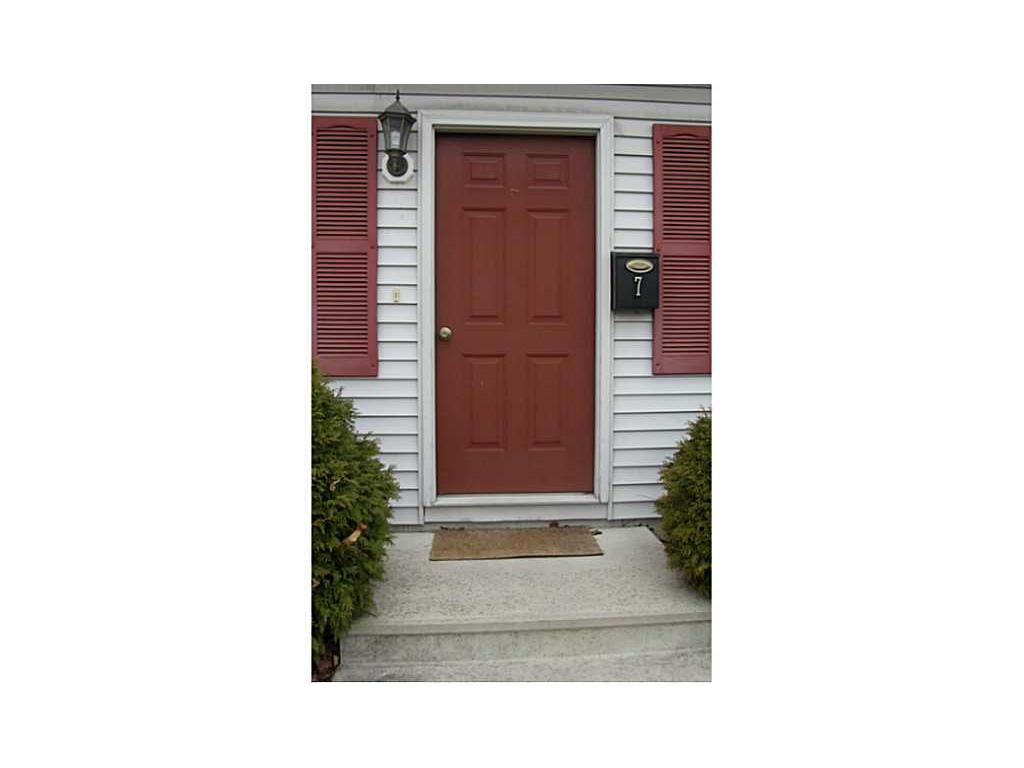 7 Vanstone Ave, Warwick, RI 02889 photo 3