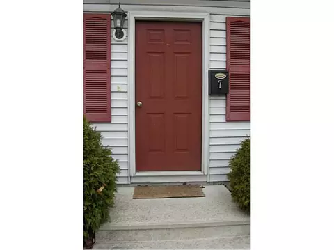 7 Vanstone Ave, Warwick, RI 02889 photo 3