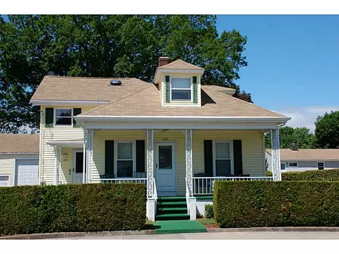 193 Knight St, Woonsocket, RI 02895 photo 2