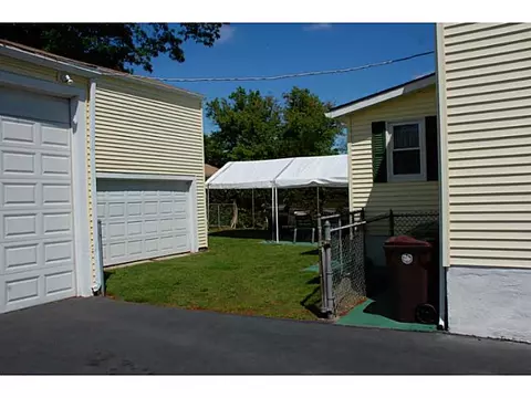 193 Knight St, Woonsocket, RI 02895 photo 4