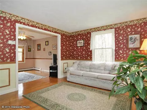 879 Reynolds Rd, Glocester, RI 02814 photo 3