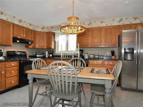 879 Reynolds Rd, Glocester, RI 02814 photo 8