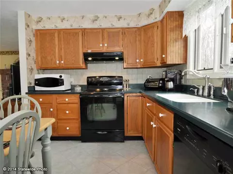 879 Reynolds Rd, Glocester, RI 02814 photo 7