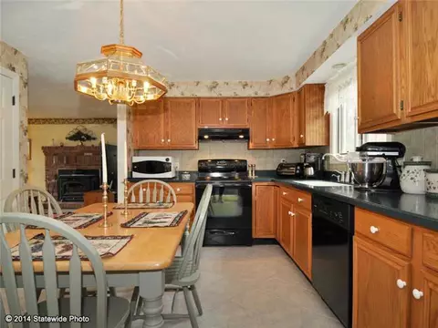 879 Reynolds Rd, Glocester, RI 02814 photo 9