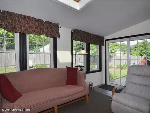 56 Flora Ave, Woonsocket, RI 02895 photo 9