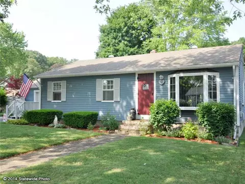 56 Flora Ave, Woonsocket, RI 02895 photo 17