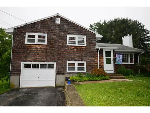 20 Nutmeg Dr, Westerly, RI 02891 photo 1