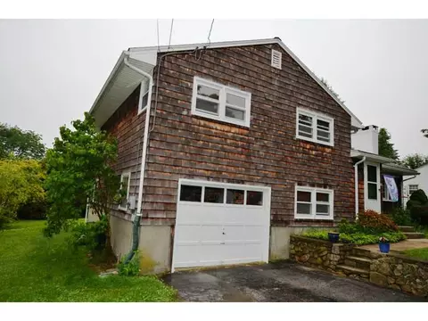 20 Nutmeg Dr, Westerly, RI 02891 photo 2