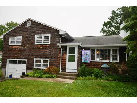 20 Nutmeg Dr, Westerly, RI 02891 photo 3