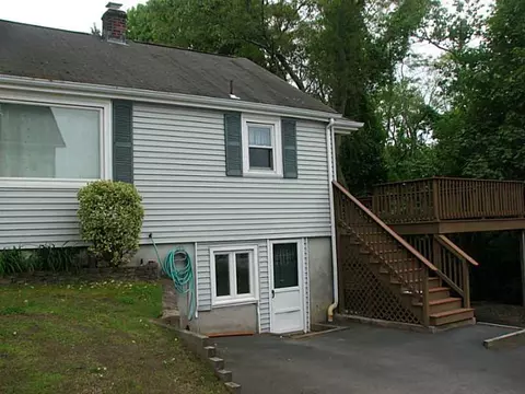 89 Prospect St, Warwick, RI 02886 photo 3