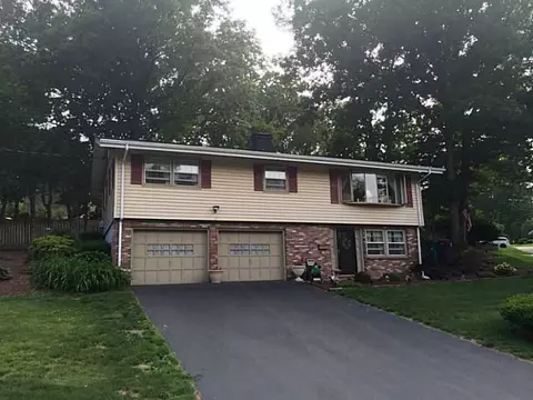 6 Blue Stone Dr, Woonsocket, RI 02895 photo 2