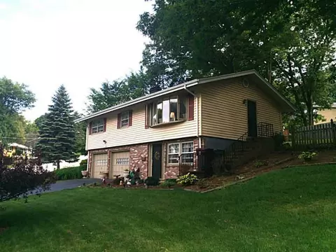 6 Blue Stone Dr, Woonsocket, RI 02895 photo 3