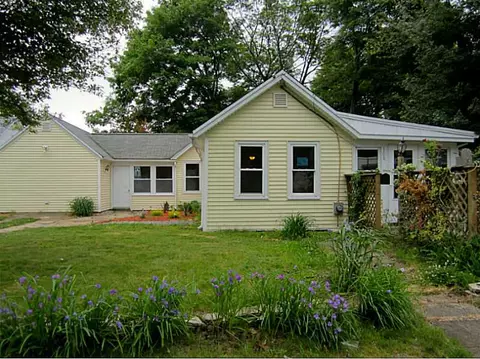 108 Glendale Ave, Warwick, RI 02889 photo 1