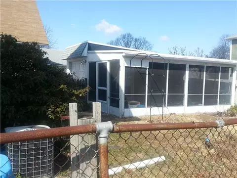 156 Carnation St, Woonsocket, RI 02895 photo 3