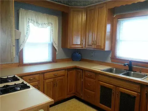 156 Carnation St, Woonsocket, RI 02895 photo 6