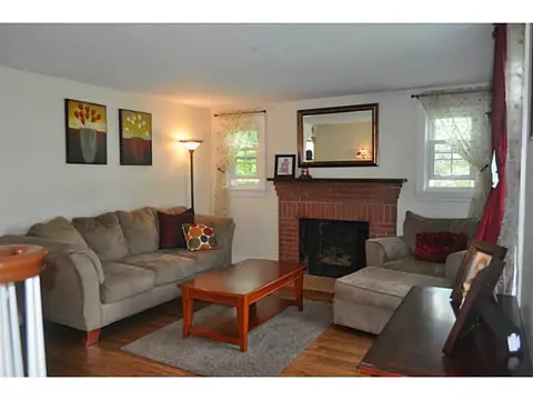76 Cavalcade Blvd, Warwick, RI 02889 photo 2