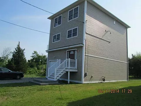 69 Spadina Ave, Warwick, RI 02889 photo 2