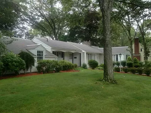 70 Coldbrook Rd, Warwick, RI 02888 photo 2