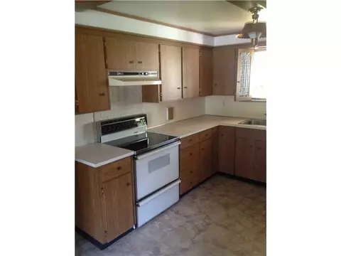70 Coldbrook Rd, Warwick, RI 02888 photo 10