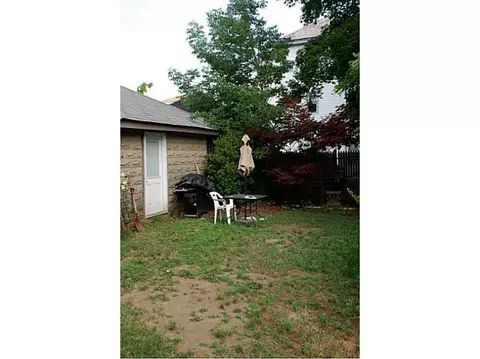 68 Gaskill St, Woonsocket, RI 02895 photo 5